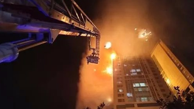 消防知識 丨 全樓在燃燒！33層建筑深夜起火，高層火災(zāi)到底該如何逃生？